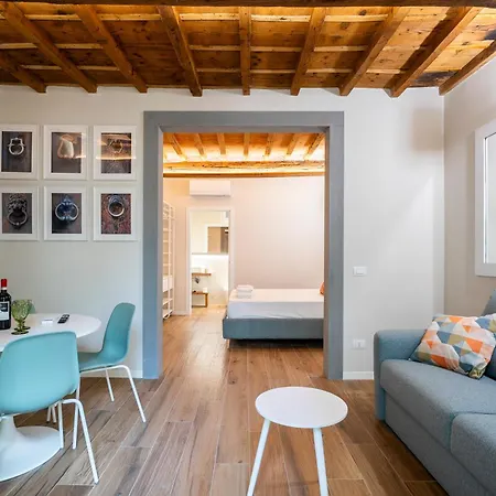 Guelfa 4 Guests With Terrace, Ac & Wi-fi Daire